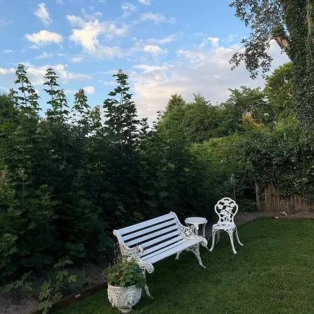 Villa Charming And Stylish Hellerup